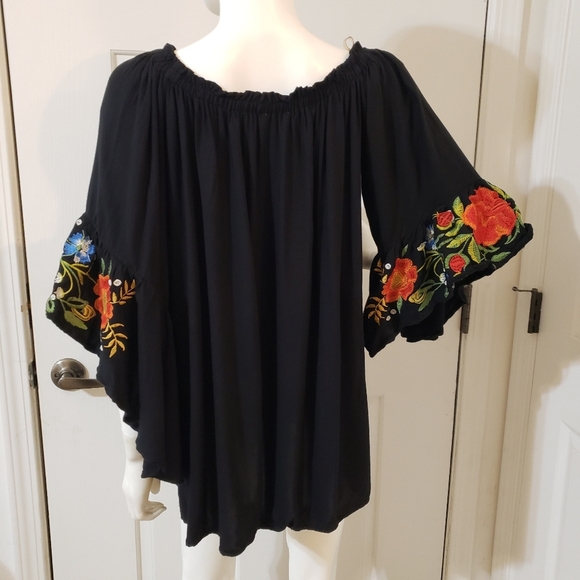 Umgee Size Small Black Embroidered Women's Top - Picture 4 of 8